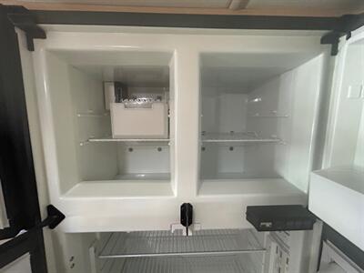 2004 Fleetwood Discovery 35M   - Photo 52 - Madera, CA 93636
