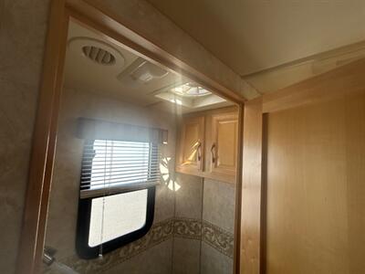 2004 Fleetwood Discovery 35M   - Photo 43 - Madera, CA 93636