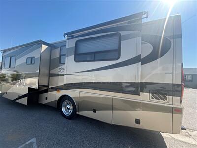 2004 Fleetwood Discovery 35M   - Photo 9 - Madera, CA 93636