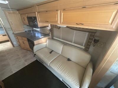 2004 Fleetwood Discovery 35M   - Photo 32 - Madera, CA 93636