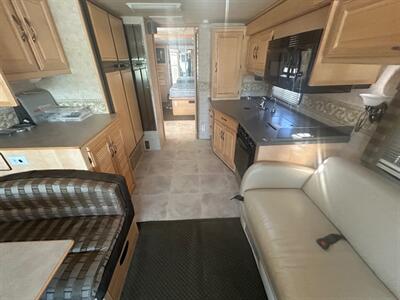 2004 Fleetwood Discovery 35M   - Photo 28 - Madera, CA 93636