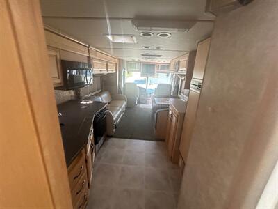 2004 Fleetwood Discovery 35M   - Photo 48 - Madera, CA 93636