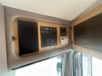 2004 Fleetwood Discovery 35M   - Photo 61 - Madera, CA 93636