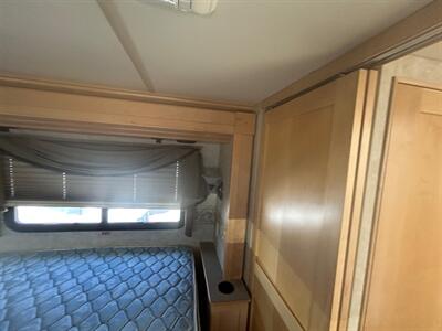 2004 Fleetwood Discovery 35M   - Photo 40 - Madera, CA 93636
