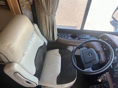 2004 Fleetwood Discovery 35M   - Photo 21 - Madera, CA 93636