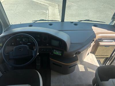 2004 Fleetwood Discovery 35M   - Photo 20 - Madera, CA 93636