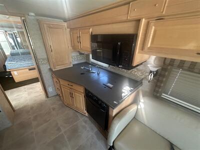 2004 Fleetwood Discovery 35M   - Photo 33 - Madera, CA 93636