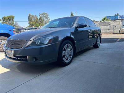 2005 Nissan Altima 3.5 SE   - Photo 1 - Madera, CA 93636