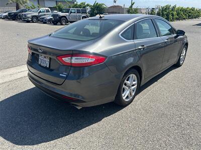 2016 Ford Fusion SE   - Photo 3 - Madera, CA 93636