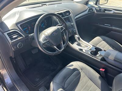 2016 Ford Fusion SE   - Photo 8 - Madera, CA 93636