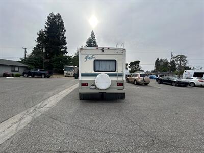 2003 Fleetwood FIESTA 32S   - Photo 3 - Madera, CA 93636