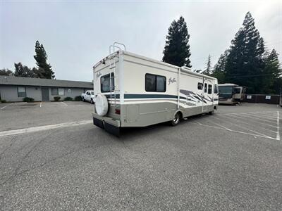 2003 Fleetwood FIESTA 32S   - Photo 2 - Madera, CA 93636