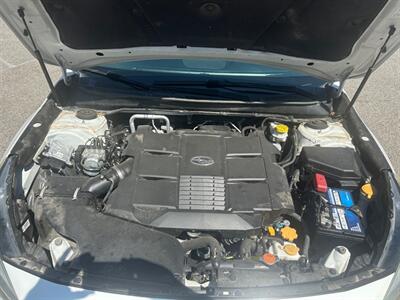2019 Subaru Outback 3.6R Limited   - Photo 18 - Madera, CA 93636