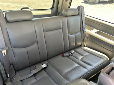 2004 Chevrolet Suburban 1500 4dr 1500   - Photo 15 - Madera, CA 93636