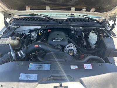 2004 Chevrolet Suburban 1500 4dr 1500   - Photo 19 - Madera, CA 93636