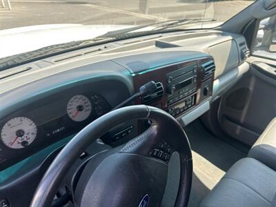 2005 Ford F-250 Super Duty XL 4dr Crew Cab XL   - Photo 74 - Madera, CA 93636