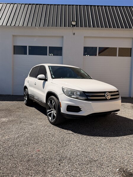 2012 Volkswagen Tiguan LE auto's photo