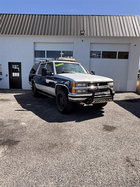1996 Chevrolet Suburban's photo