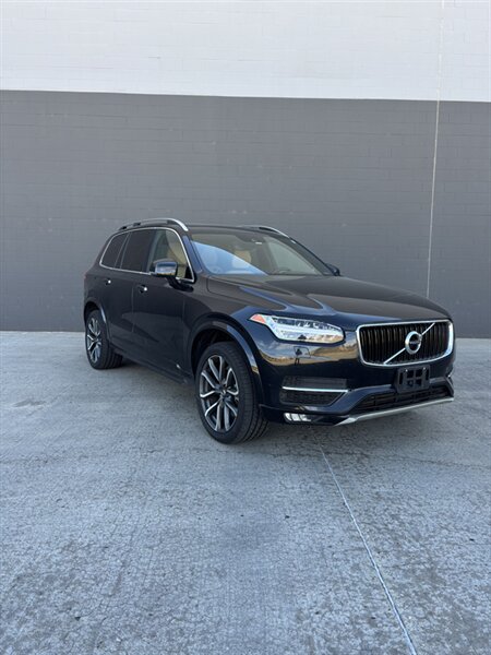 2016 Volvo XC90 T6 Momentum  