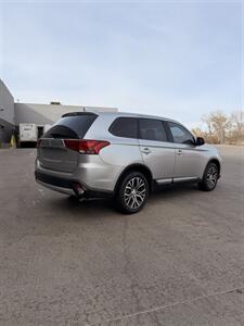 2018 Mitsubishi Outlander ES   - Photo 3 - Grand Junction, CO 81501