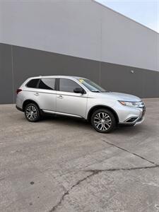 2018 Mitsubishi Outlander ES   - Photo 2 - Grand Junction, CO 81501