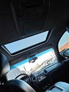 2012 Cadillac Escalade Premium - Photo 8 - Lakewood, CO 80214