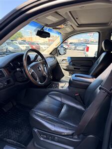 2007 GMC Yukon XL Denali - Photo 6 - Lakewood, CO 80214