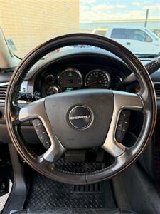 2007 GMC Yukon XL Denali - Photo 11 - Lakewood, CO 80214