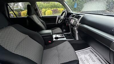 2015 Toyota 4Runner SR5   - Photo 16 - Sacramento, CA 95618