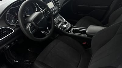 2016 Chrysler 200 Limited   - Photo 8 - Davis, CA 95618