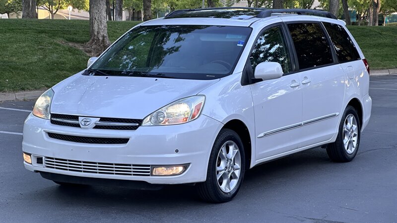 2004 Toyota Sienna XLE 7 Passenger   - Photo 1 - Sacramento, CA 95618