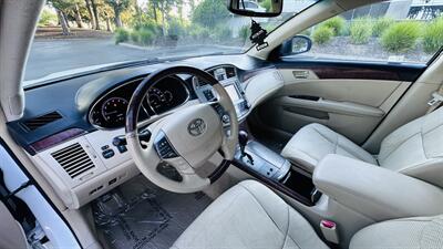 2011 Toyota Avalon XLS   - Photo 8 - Sacramento, CA 95618