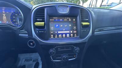 2015 Chrysler 300 Series Limited - Photo 20 - Sacramento, CA 95618