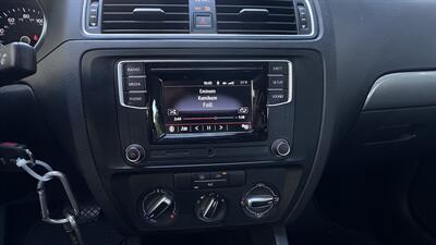 2017 Volkswagen Jetta 1.4T S   - Photo 11 - Davis, CA 95618
