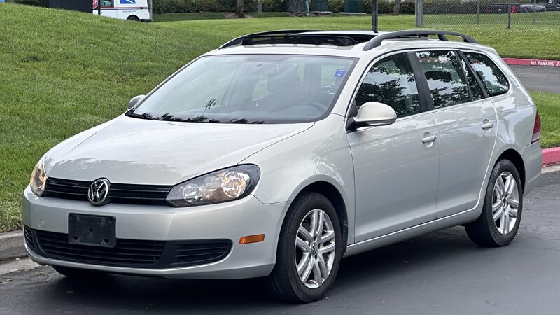 2011 Volkswagen Golf Wagon Comfortline   - Photo 1 - Sacramento, CA 95618