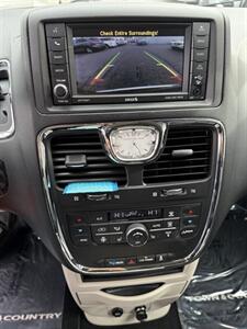 2015 Chrysler Town and Country Touring   - Photo 12 - Sacramento, CA 95841