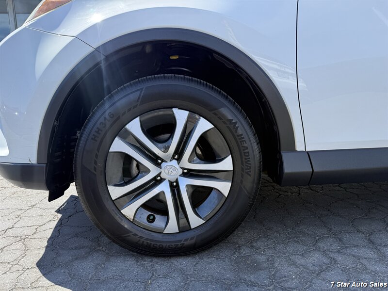 2017 Toyota RAV4 LE - Photo 17 - Sacramento, CA 95841