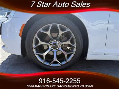 2017 Chrysler 300C   - Photo 21 - Sacramento, CA 95841