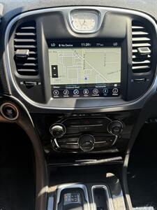 2017 Chrysler 300C   - Photo 12 - Sacramento, CA 95841