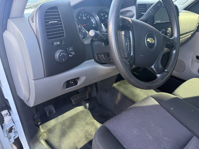 2013 Chevrolet Silverado 2500 Work Truck - Photo 9 - Sacramento, CA 95841