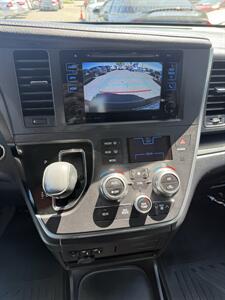 2017 Toyota Sienna SE 8-Passenger   - Photo 11 - Sacramento, CA 95841