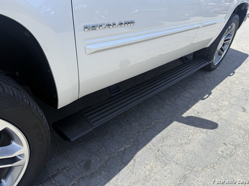 2013 Cadillac Escalade Premium - Photo 16 - Sacramento, CA 95841