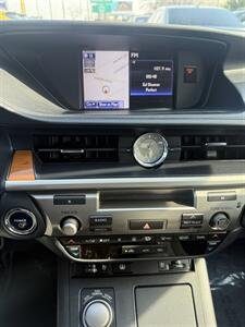 2013 Lexus ES300h   - Photo 15 - Sacramento, CA 95841