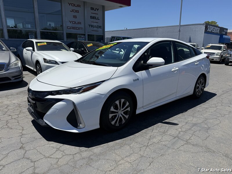 2022 Toyota Prius Prime LE - Photo 2 - Sacramento, CA 95841