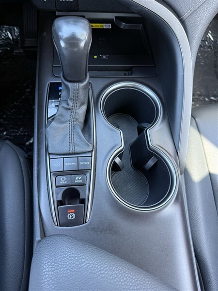 2024 Toyota Camry Hybrid SE - Photo 10 - Sacramento, CA 95841