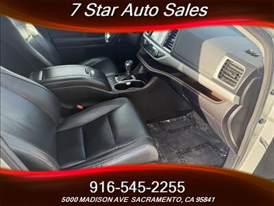 2017 Toyota Highlander XLE   - Photo 13 - Sacramento, CA 95841