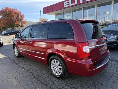 2016 Chrysler Town & Country Touring   - Photo 4 - Sacramento, CA 95841