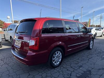 2016 Chrysler Town & Country Touring   - Photo 5 - Sacramento, CA 95841