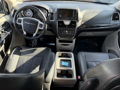 2016 Chrysler Town & Country Touring   - Photo 11 - Sacramento, CA 95841