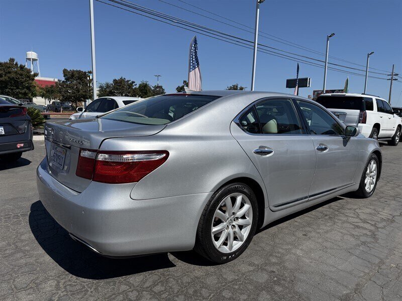 2007 Lexus LS Base photo 4